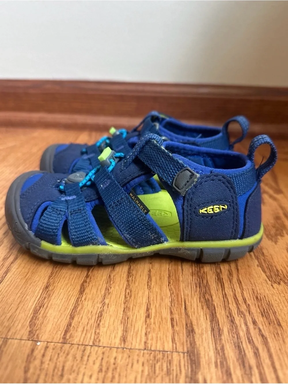 KEEN CNX Seacamp Sandals Boys Size 9 Blue/Green